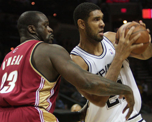 篮球勇士替补中锋贡献关键篮板（勇士替补内线摘下制胜篮板）