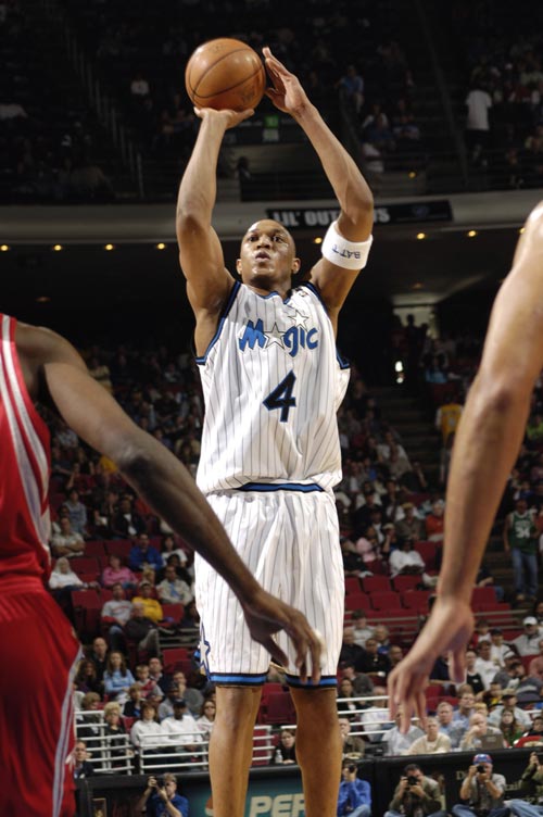 欧冠冠军、世界冠军&前枪手球探：本周寿星“野兽”卡伦布（欧冠与世界杯双冠得主、前阿森纳球探：本周寿星“野兽”卡伦布）