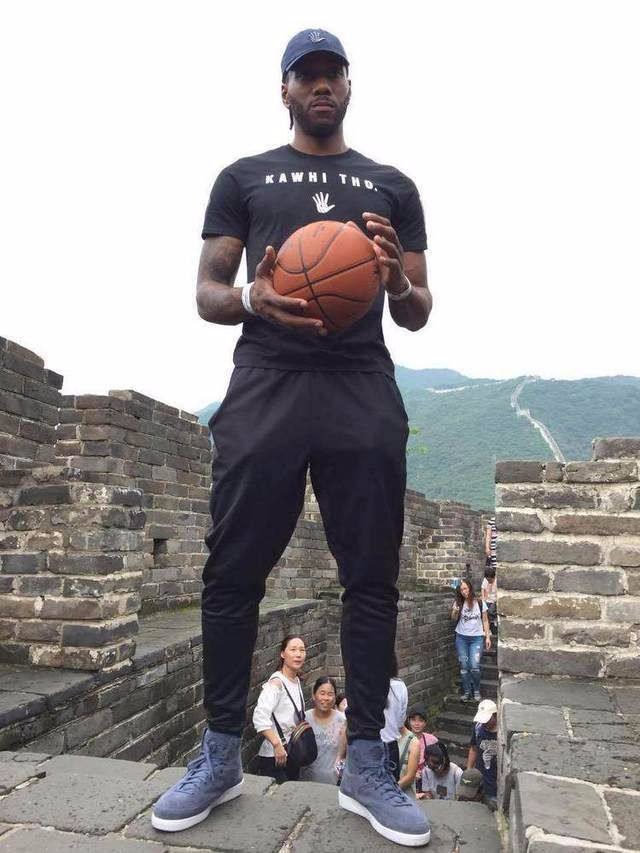 球迷：他活成了我们的骄傲（球迷自豪：他已成为我们的荣耀）