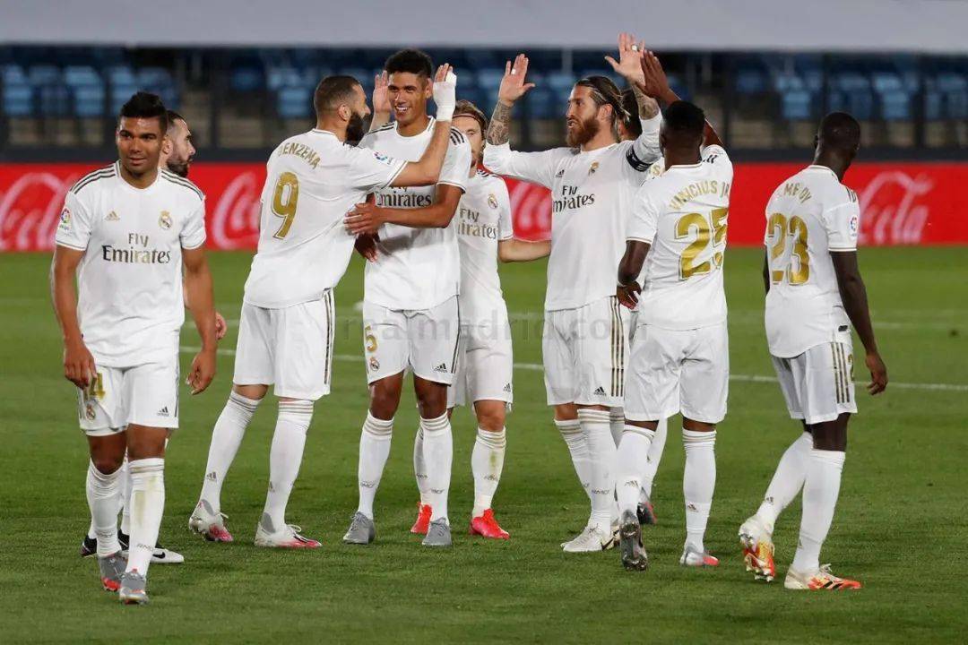 尤文vs乌迪内斯：伊尔迪兹、乔纳森-戴维首发，麦肯尼出战