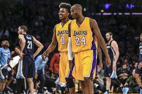 阿斯：阿隆索拥有绝对执教权威，皇马球员要认清这点并支持他（阿斯报：阿隆索执教权威不容置疑，皇马球员应认清并全力支持）