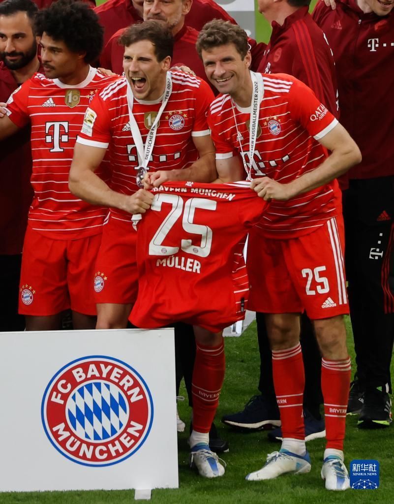 足球英超球队因球迷冲突被罚款，场面一度失控（英超俱乐部因球迷冲突遭罚，现场一度失控）