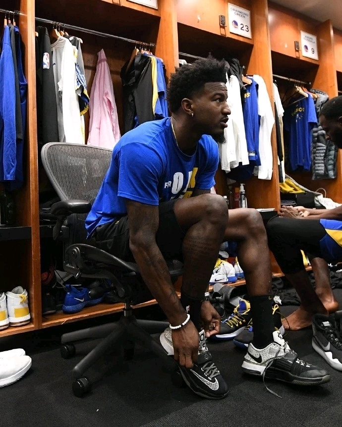 杭州女足举行环西湖徒步活动，全程八公里（杭州女足开展西湖环湖8公里徒步活动）